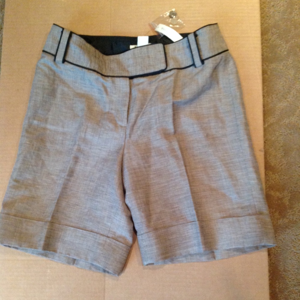 Linen cuffed Bermuda